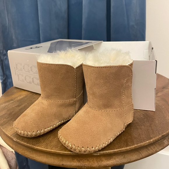 NIB Ugg Caden Bootie (Baby & Walker)0/1 Size - Picture 5 of 5
